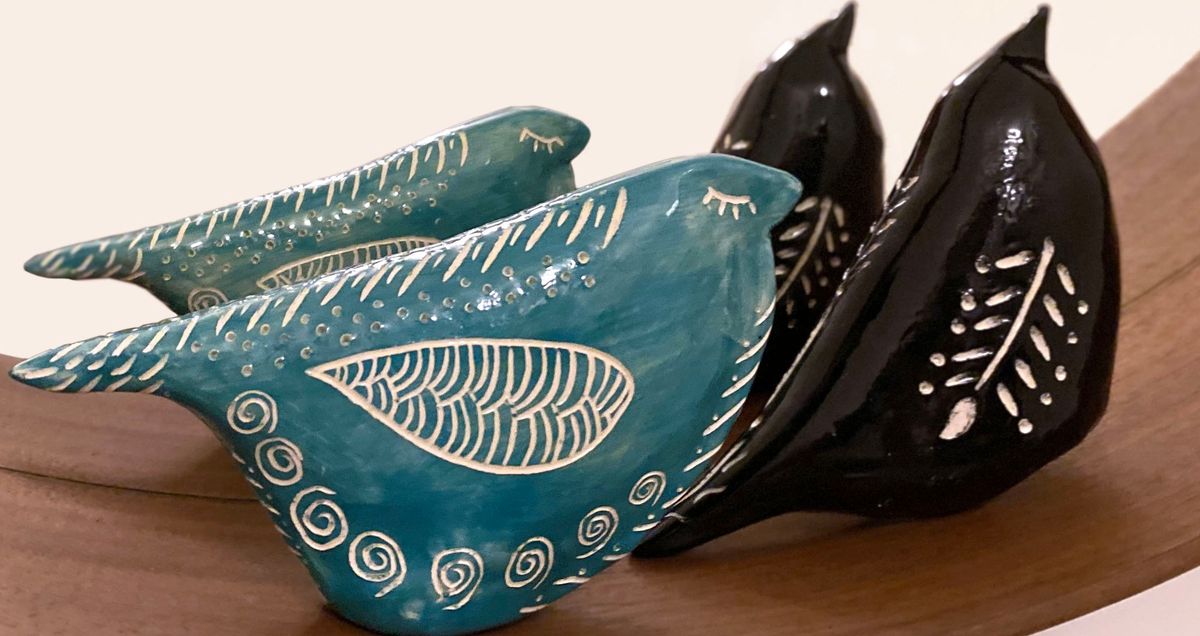 Beginners\u2019 pottery workshop -make a sgraffito bird