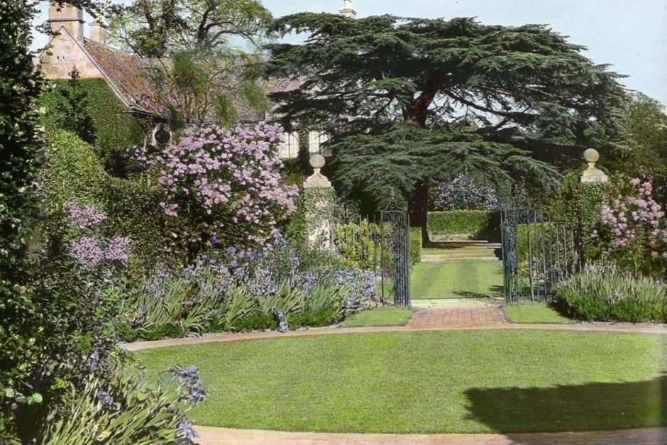 The Story of Gardens up to 20th Century