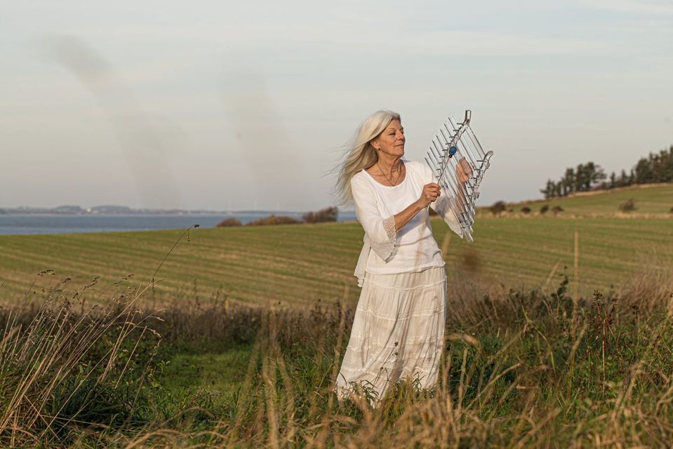 healings- og meditationskoncert med krystalklang  og kanaliseret sang og lyssprog med Maia Trayhorn