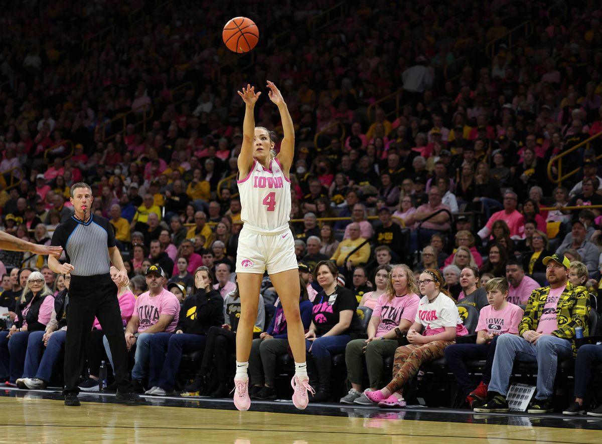 Illinois Fighting Illini at Iowa Hawkeyes Womens Gymnastics