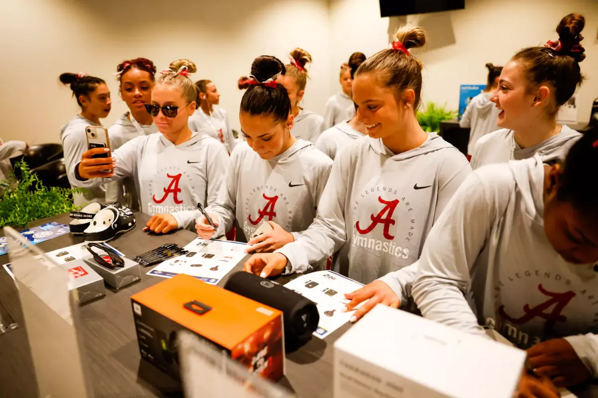 Alabama Crimson Tide at Arkansas Razorbacks Womens Gymnastics