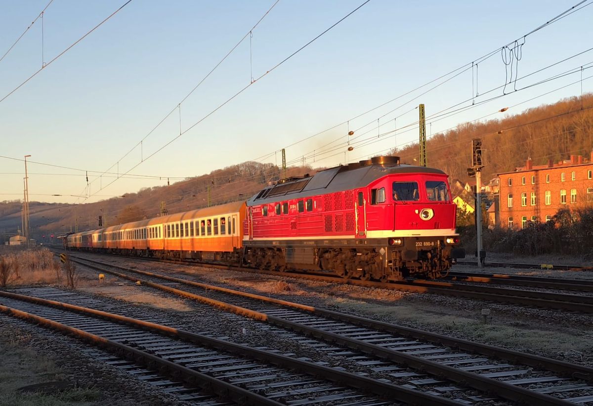 Th\u00fcringenrundfahrt - Sonderfahrt durch Th\u00fcringen mit Diesel- und Dampflok BR 132 und Dampflok BR 86