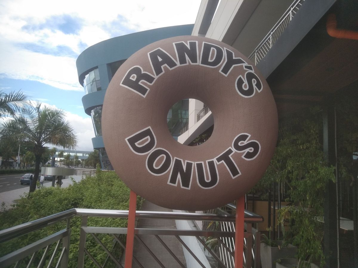 Kumain sa Randy's Donuts kasama si Randy 