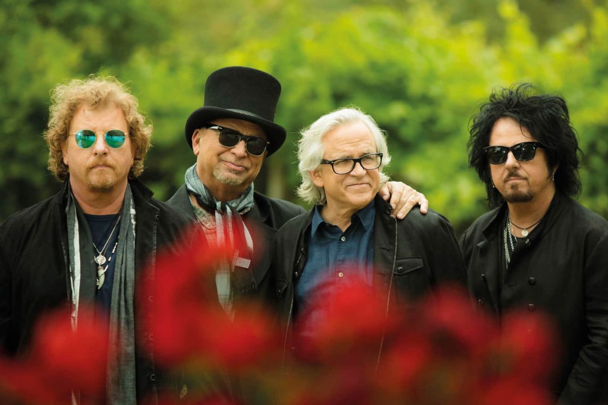 Toto Guadalajara Tickets