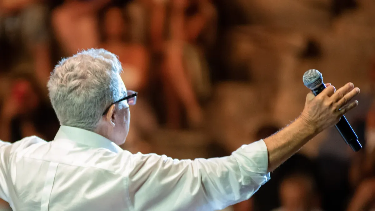 Z\u00fclf\u00fc Livaneli in D\u00fcsseldorf