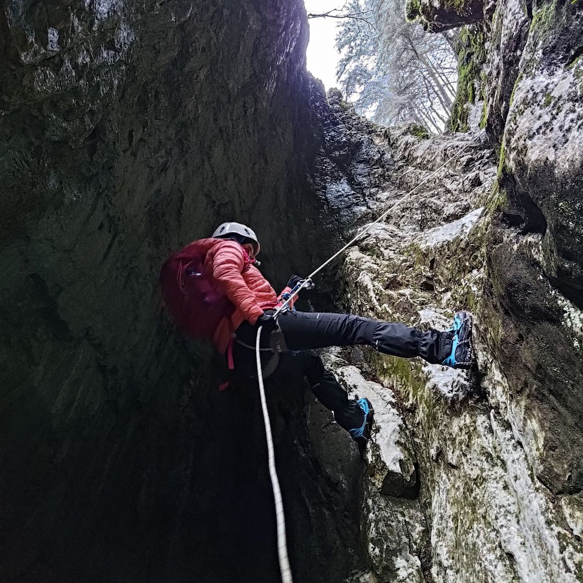 Canyoning la final de iarna in Piatra Craiului