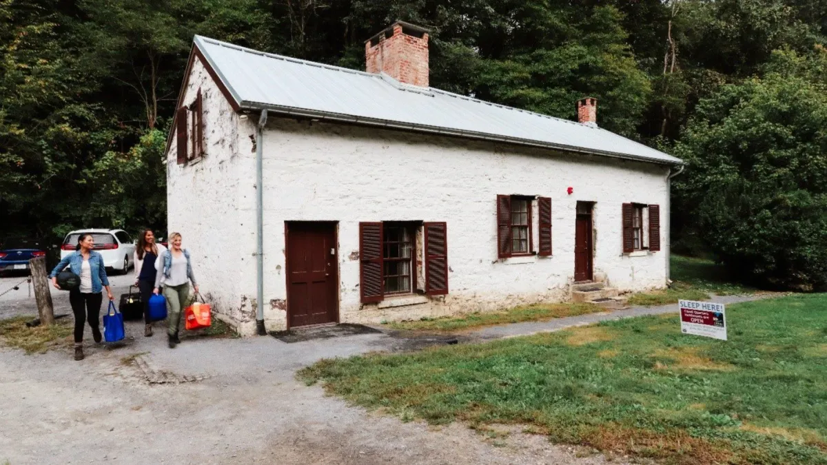 Lockhouse Stay + Hike - Swains Lock to Olmsted Island (5.8 miles)