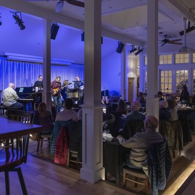 Hermit Woods Winery & Eatery