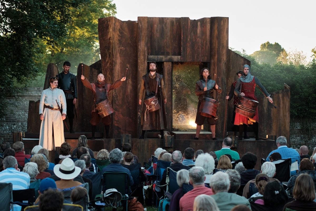 Outdoor theatre: HAMLET at Anglesey Abbey