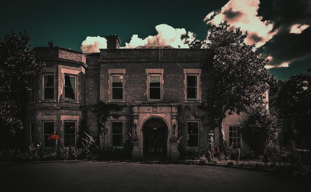 HAUNTED MYSTERIES AT THE MANOR