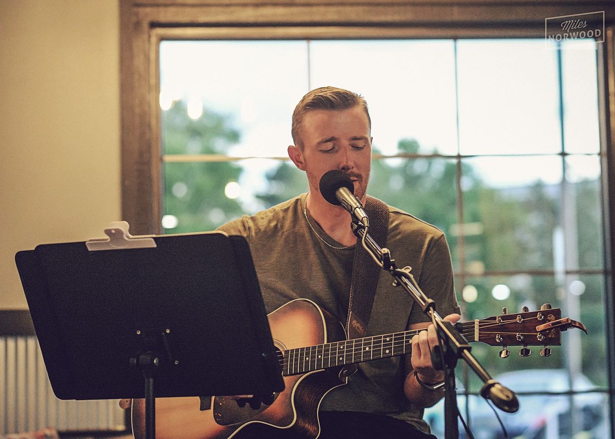 Live music by Ryan McGlennen at Lola's Lakehouse