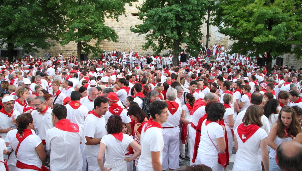 Soir\u00e9e F\u00e9ria ! La Cerv' passe en mode Blanc et Rouge ! 