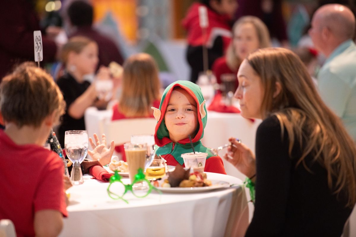 Celebration Crossing: Santa\u2019s Holiday Breakfast in the Great Hall