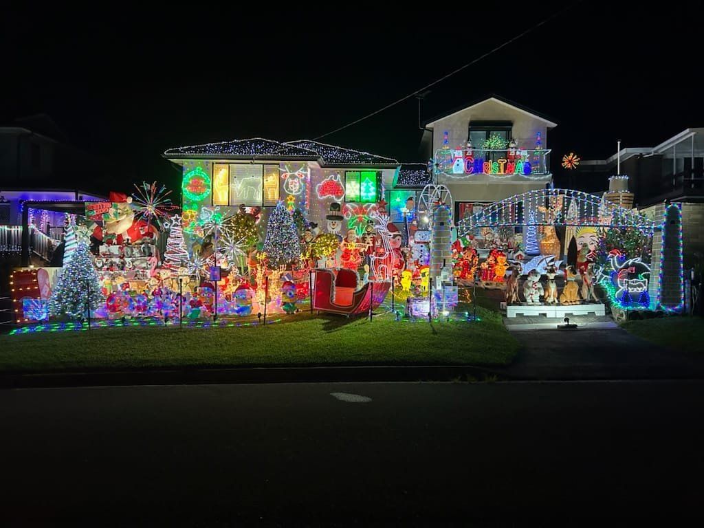 Spidey Lights Up Mt Warrigal - Dickson Avenue