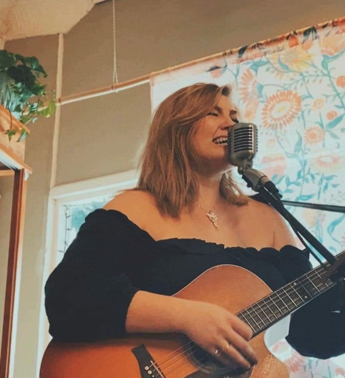 Live Music: Gracie Weaks 