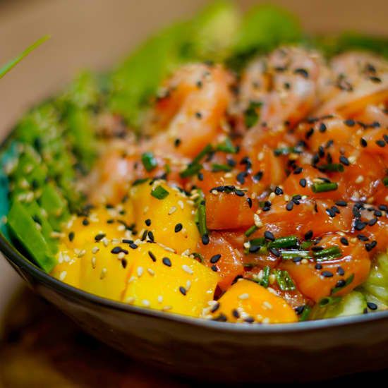 Men\u00fa gourmet hawaiano en Poke Friendly