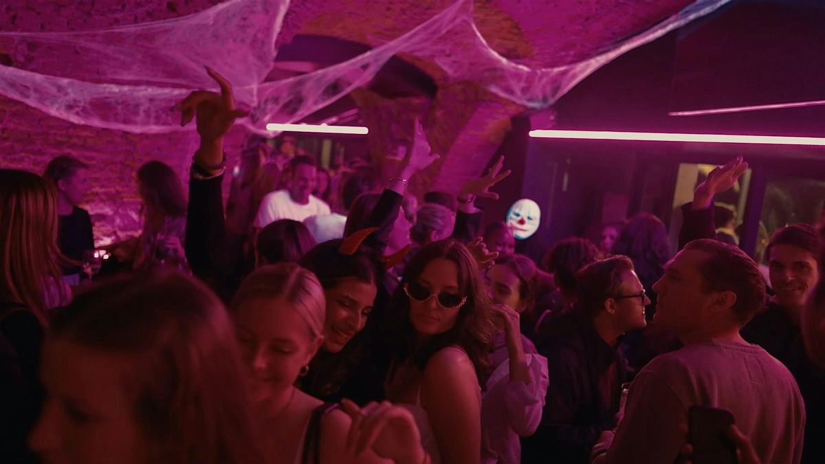 Halloween Pub Crawl Party in Milan 2025