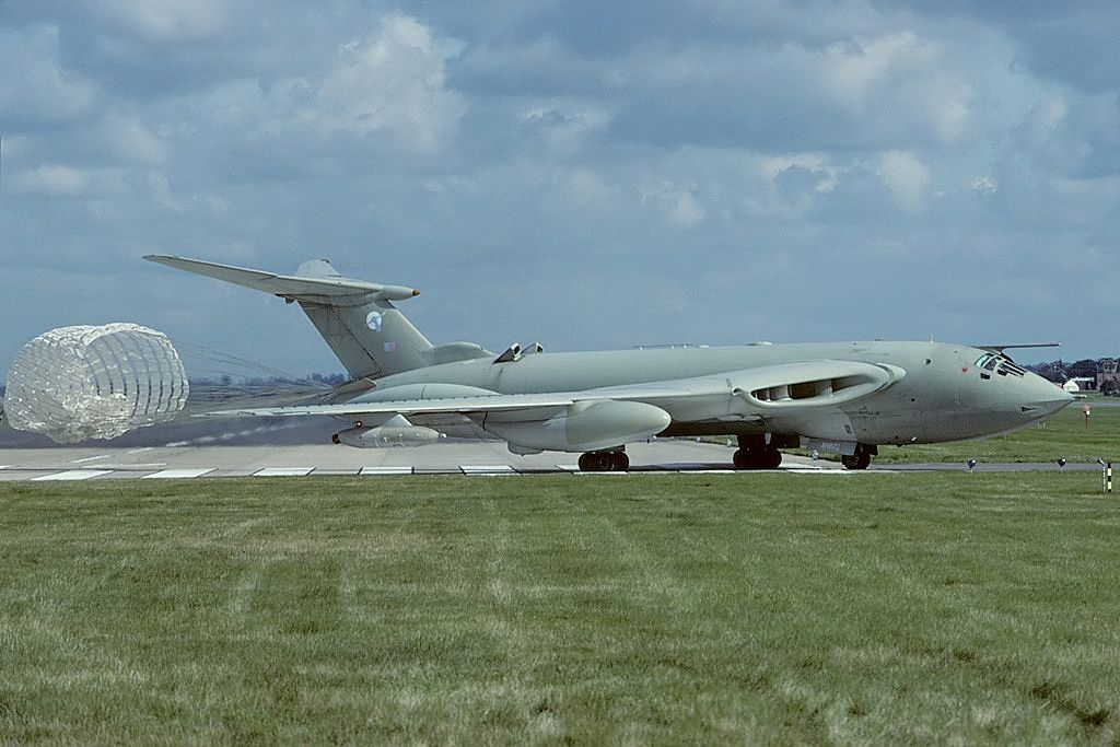 AIR TANKER WAR - Victor Ops in the South Atlantic - by Gary Weightman