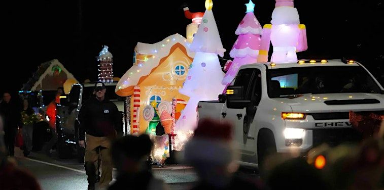 Oak Ridge Christmas Parade Watch Party
