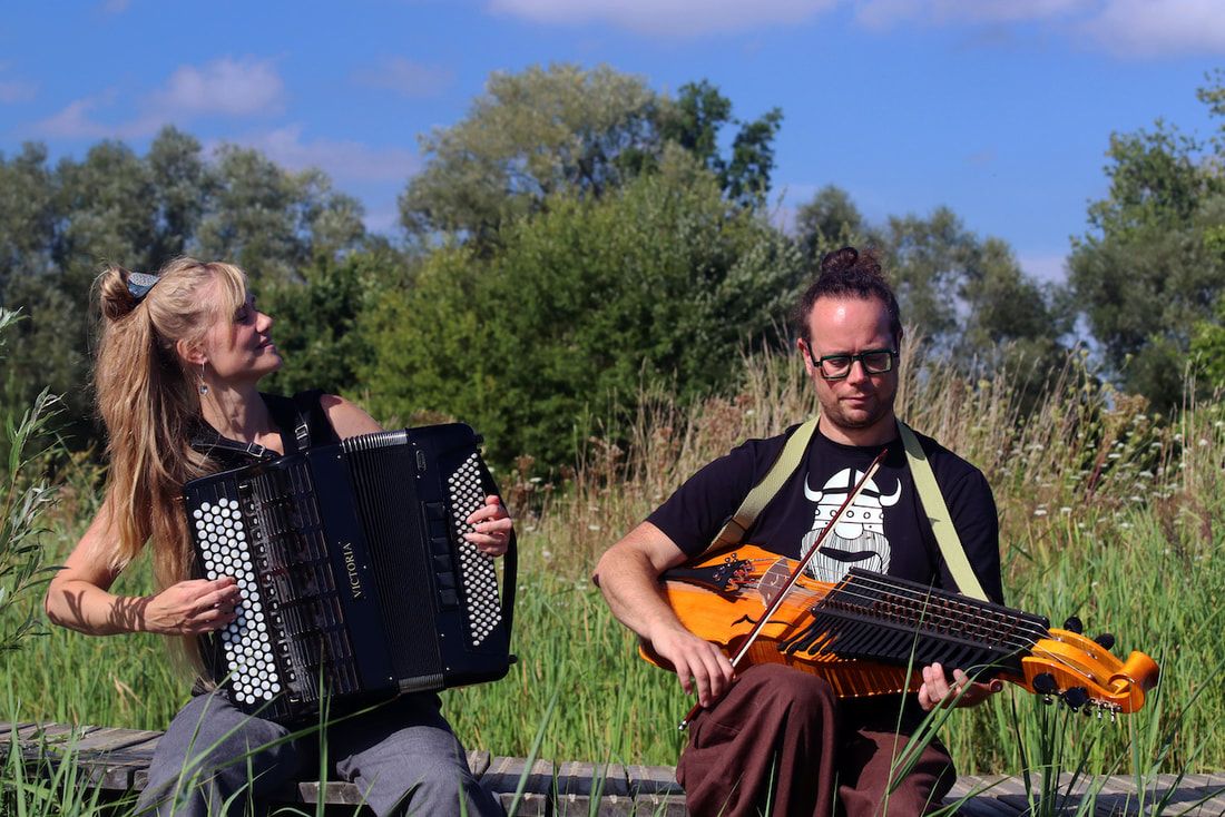 Esi Nri - Duo accordeon\/nyckelharpa