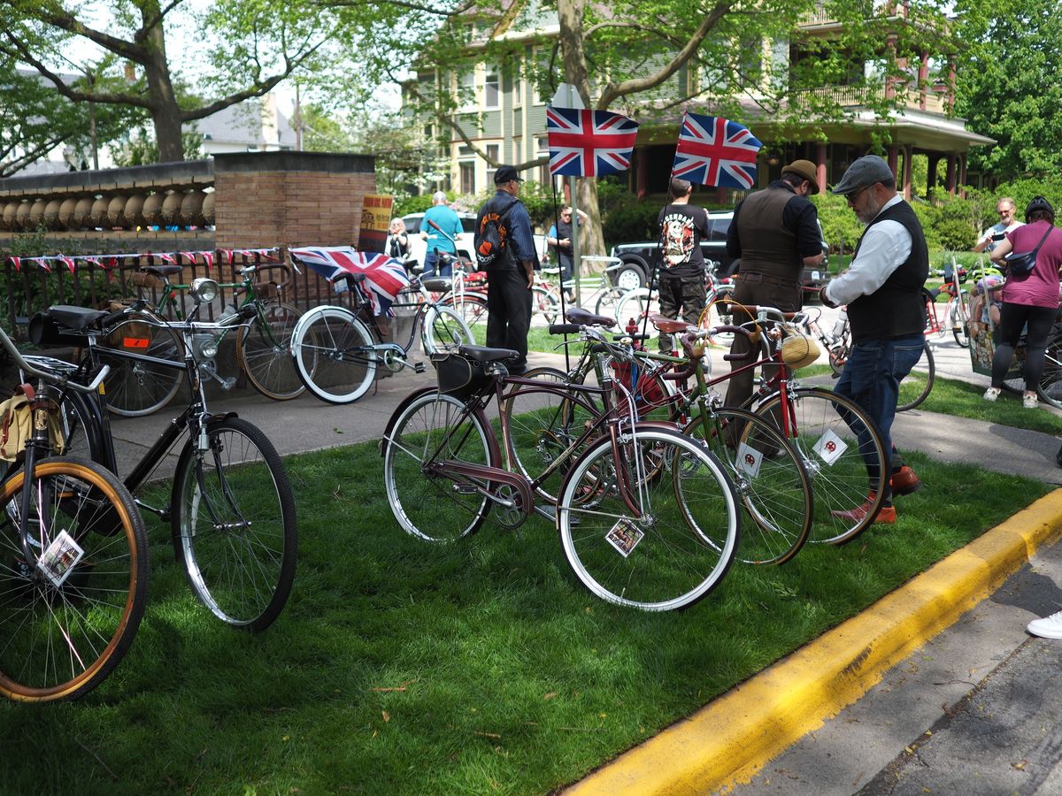 Chicago Tweed Ride 2025