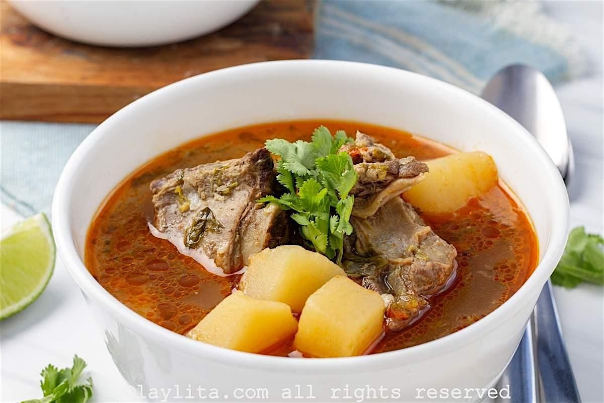 Explorando la cocina ecuatoriana: Caldo de costilla para nutrir y sanar