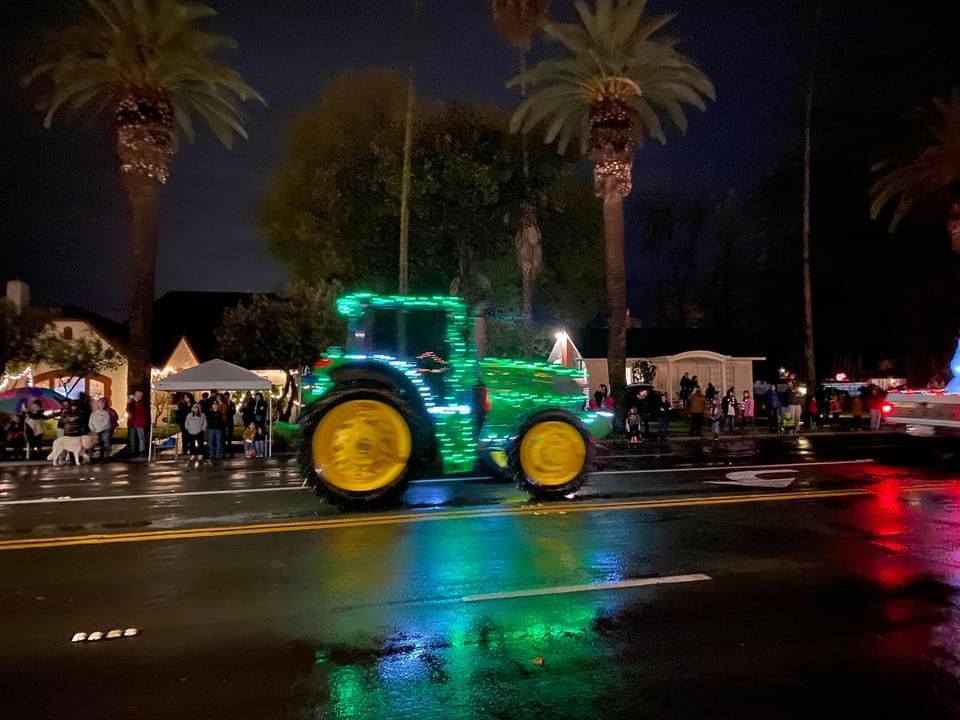 Hometown Lighted Christmas Parade & Tree Lighting