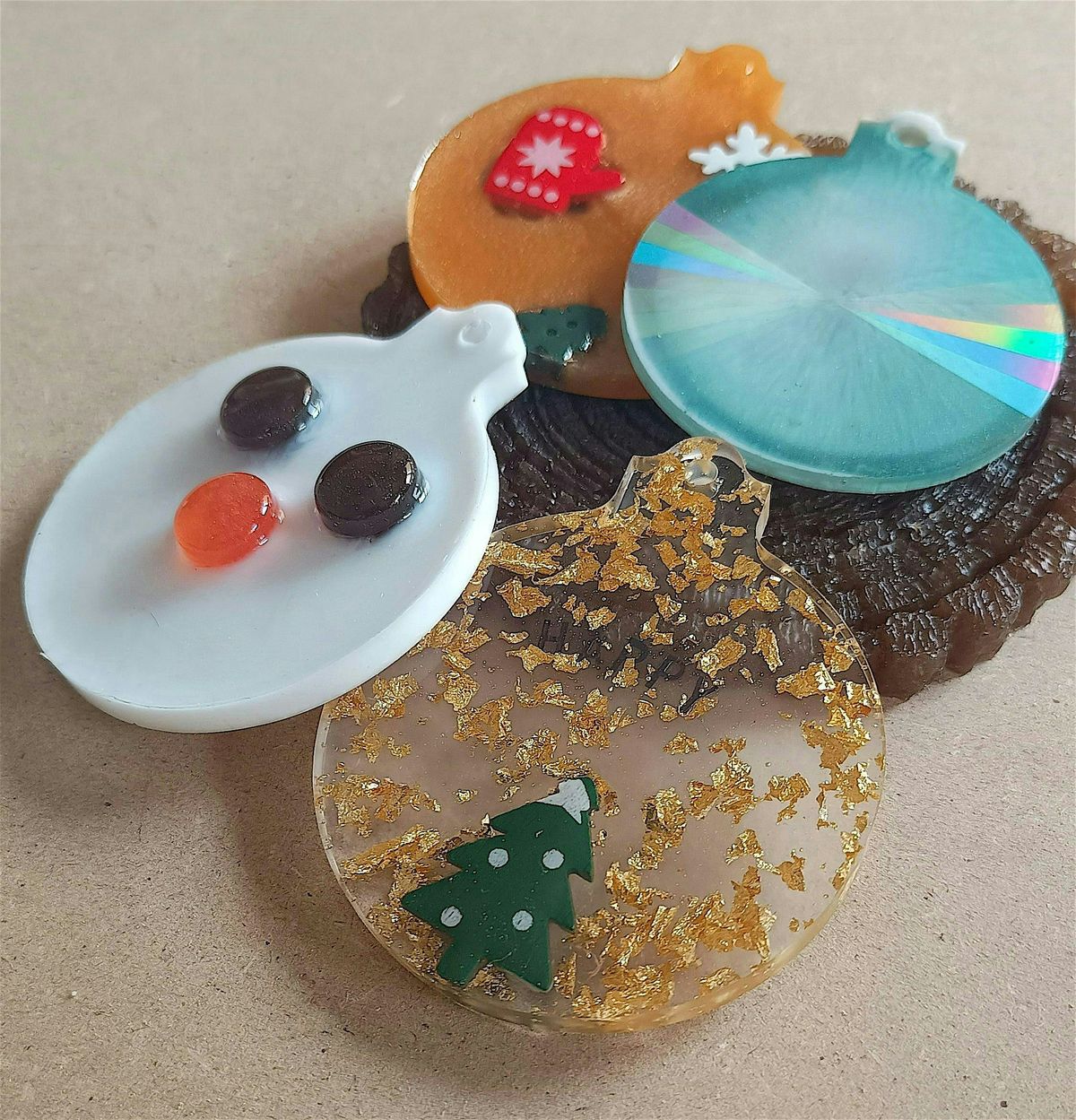 Taller Exclusivo de Resina: Adornos de Navidad Personalizados