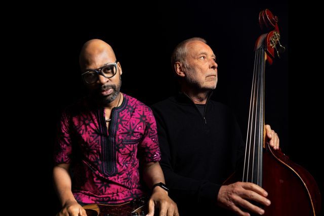 DAVE HOLLAND & LIONEL LOUEKE (Spojen\u00e9 st\u00e1ty \/ Benin)