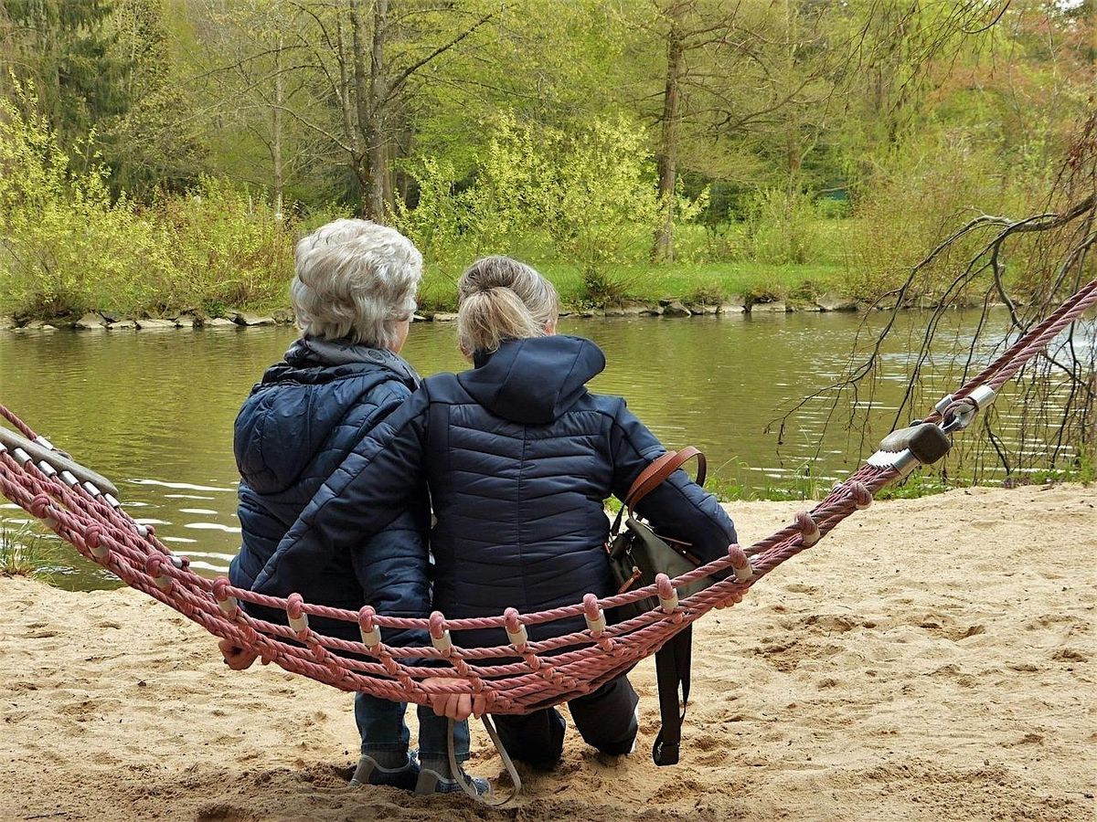 Menopause Caf\u00e9: Midlife, Hormones & Health