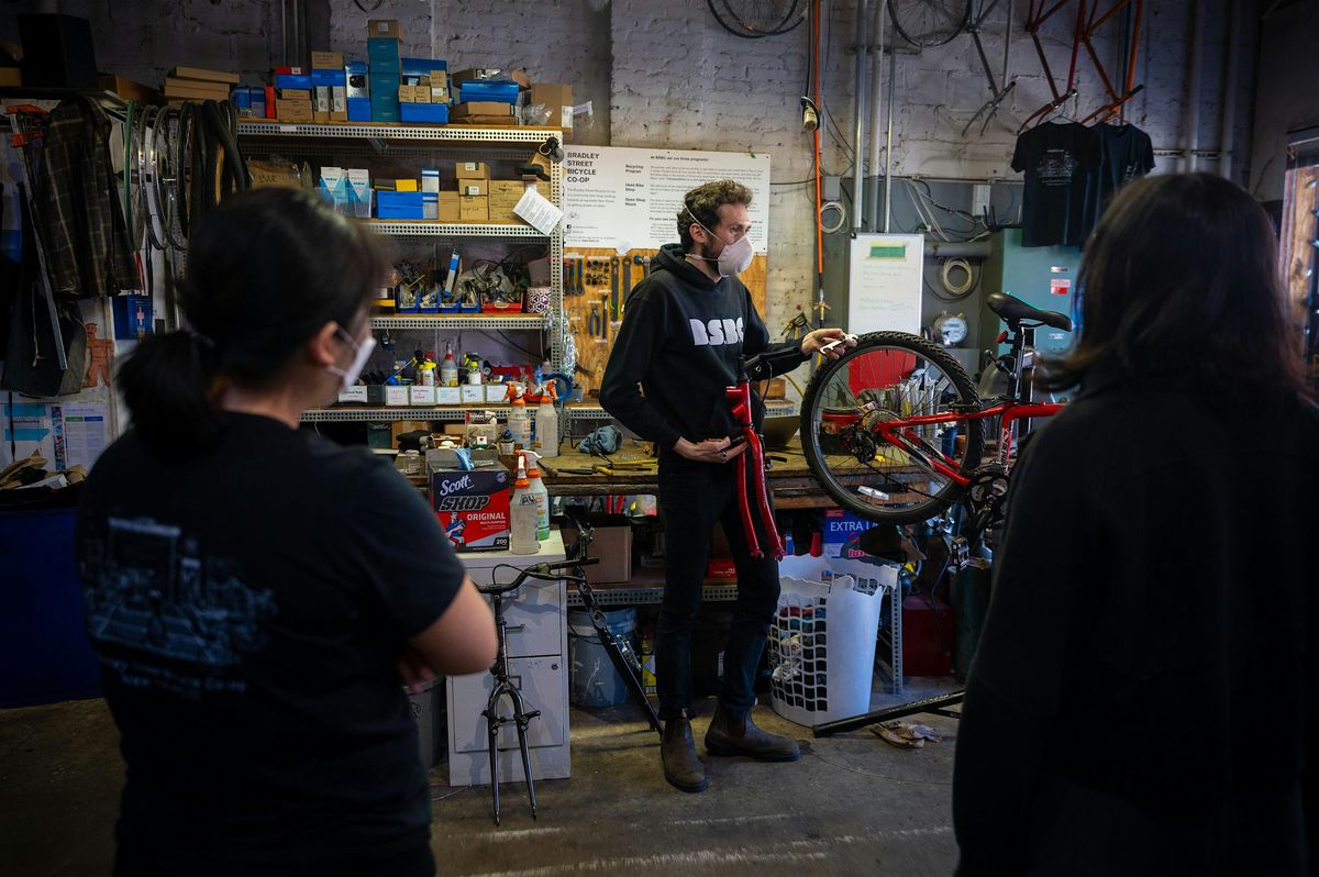 Bradley Street Bicycle Co-op: Build-A-Bike Class