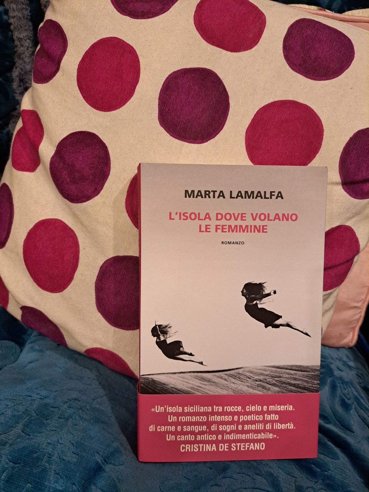 Bookclub con l'autrice Marta Lamalfa per "L'isola dove volano le femmine" (Neri Pozza)