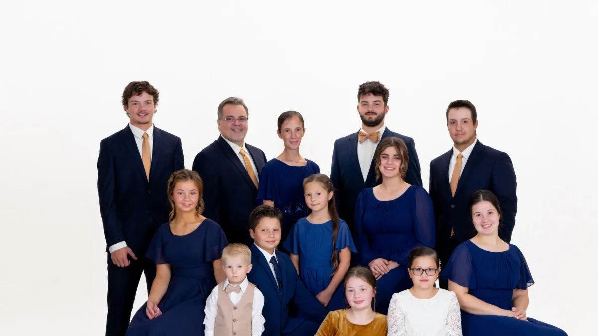 Amos Stoltzfus Family in Lancaster