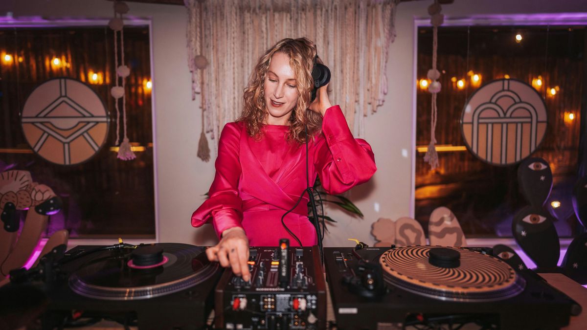 Vinyl Night (B.Y.O.V.) w\/ DJ Christina Swilley