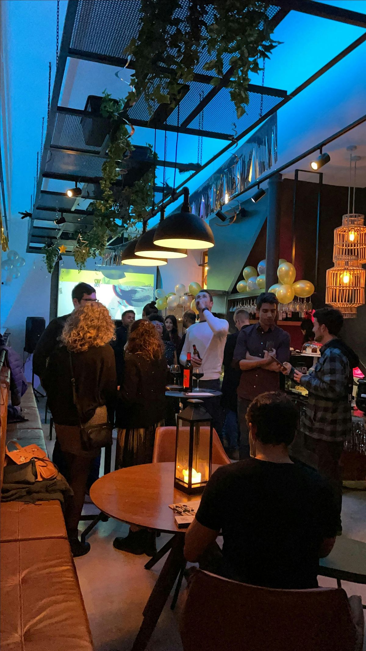 SNEAKY DRINKS : International Afterwork Social