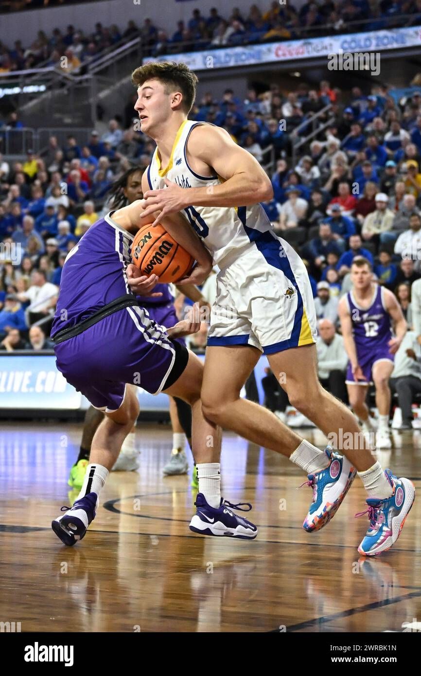 South Dakota State Jackrabbits at St. Thomas Tommies Mens Basketball