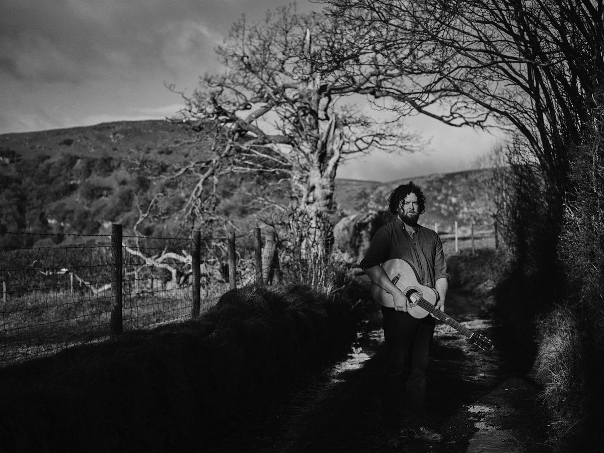 Toby Hay - New music for the 6 and 12 string guitar