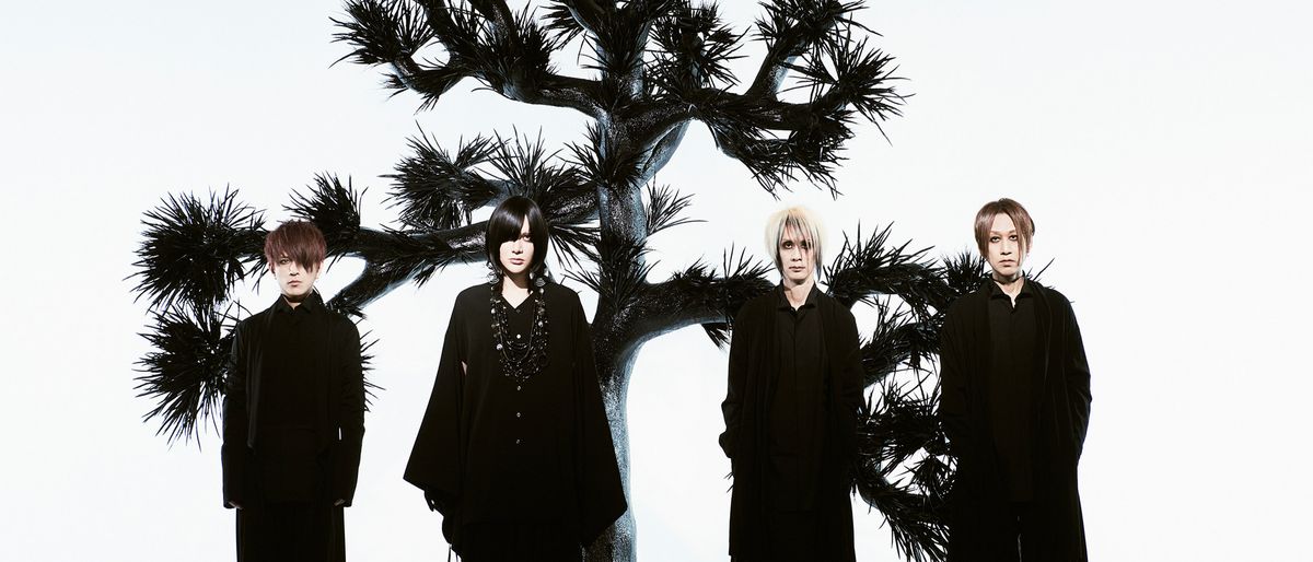 Plastic Tree in \u6a2a\u6d5c\u5e02\u4e2d\u533a