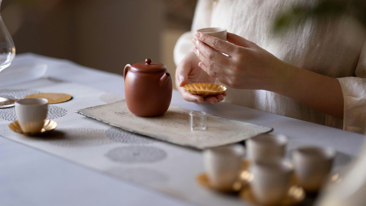 Chinese Tea Ceremony Workshop: Brewing White Tea with a Gaiwan