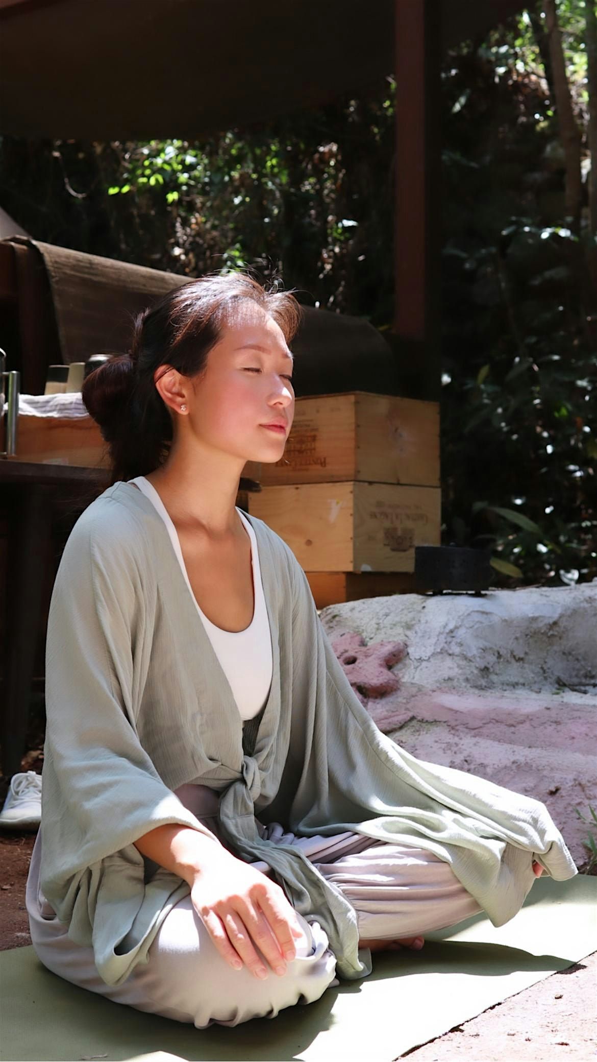 \u6c89\u6d78\u5f0f\u81ea\u7136\u745c\u73c8 Immersive Nature Yoga w\/ Janet Fong