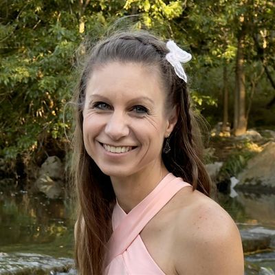 Julie, Connection Specialist