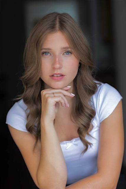 Claire's Rising Stars pr\u00e9sents  HANNAH STEWART