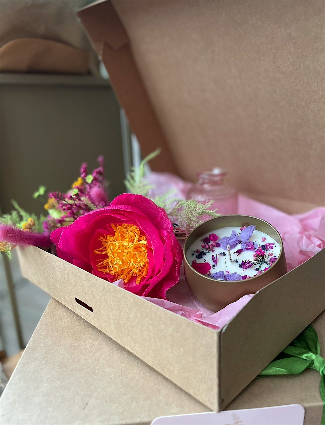 Atelier bouquet avec sa bougie fleurie