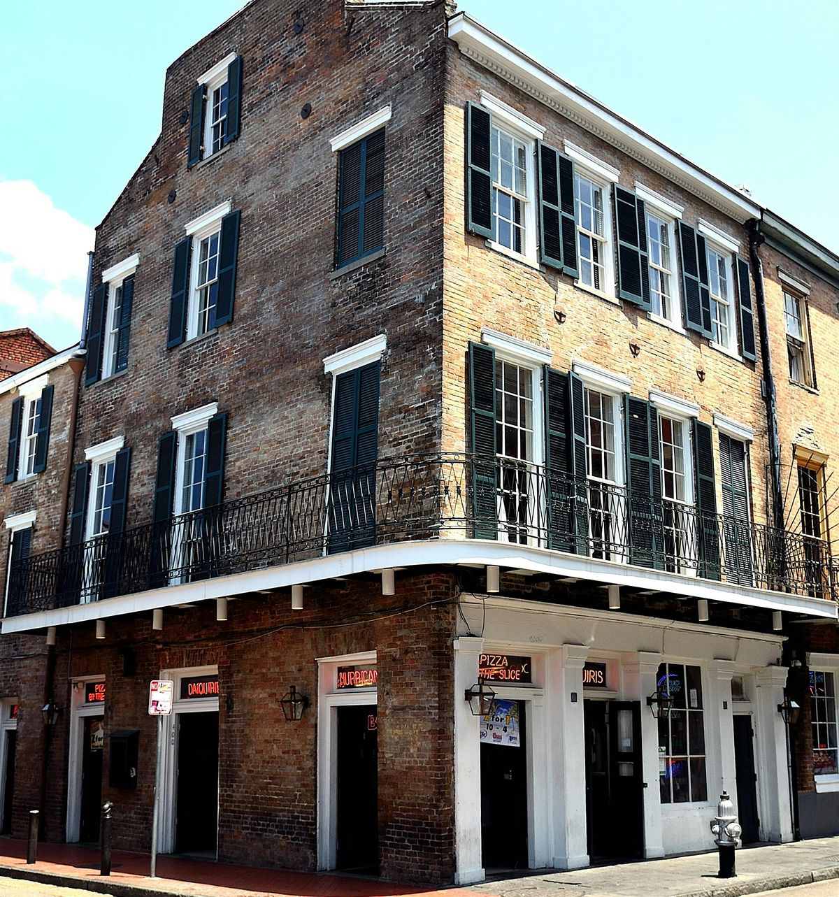 Mardi Gras Balcony Experience | Fat Tuesday @ 400 Bourbon Street