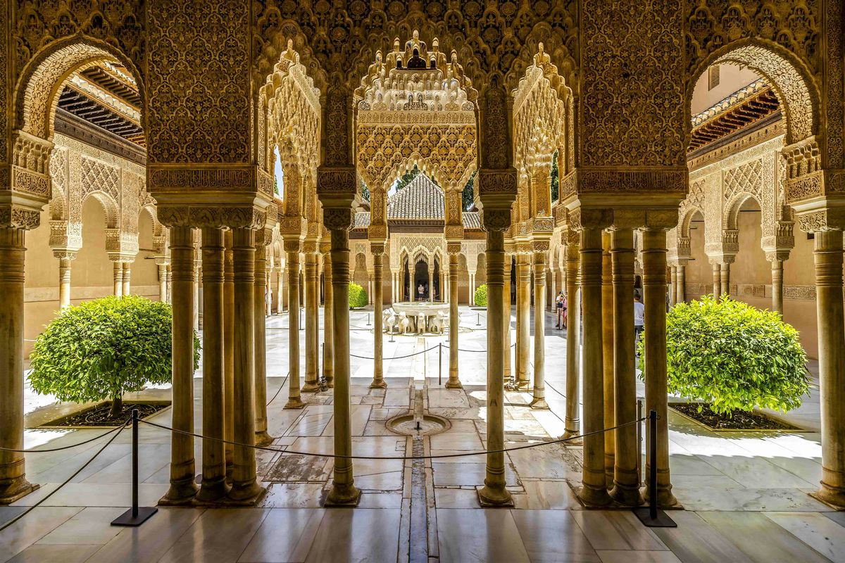 From Madiant al-Zahra to the Alhambra: Palace\/Fortress\/City