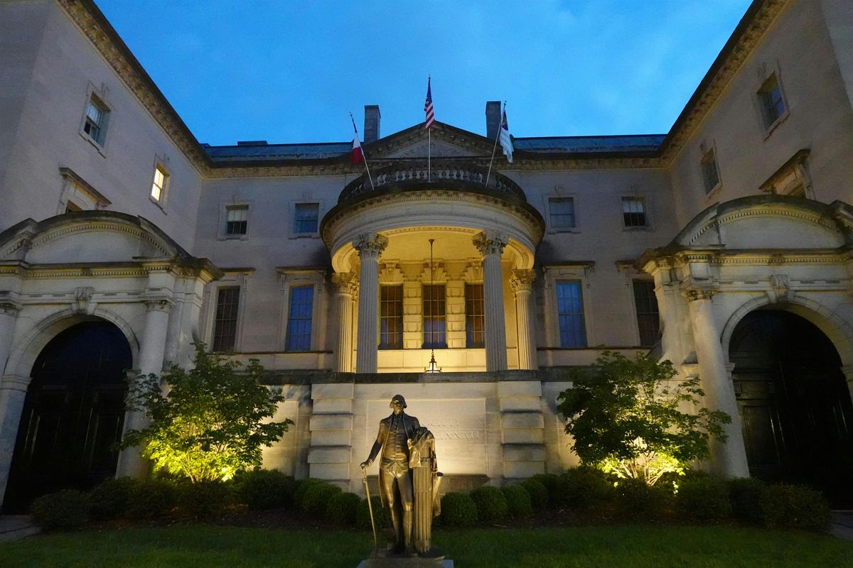 Dupont: Mansions of the Gilded Age Evening Walkingt Tour