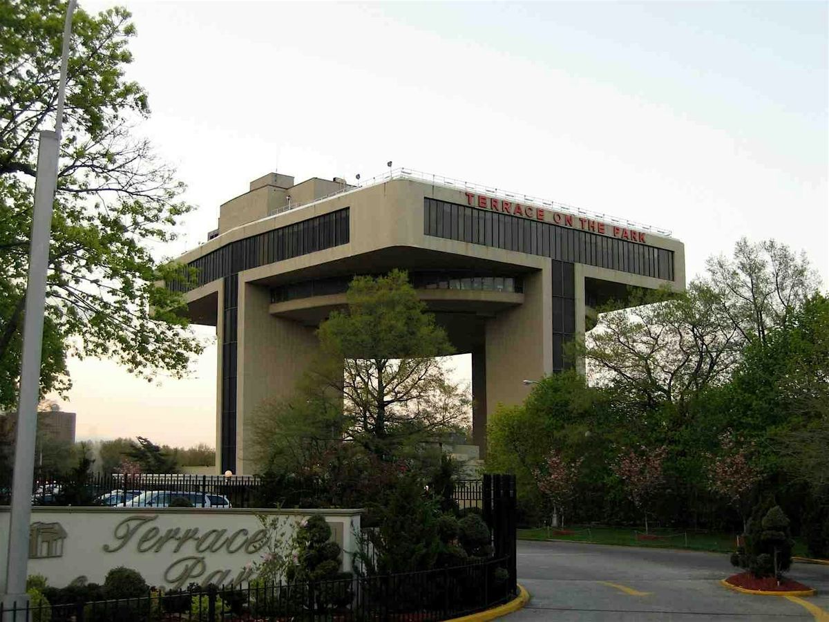 Queens Audio Tour: History, Nature, and Innovation