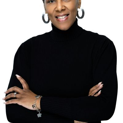 Mona Davis, Realtor
