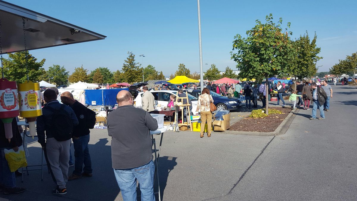 Flohmarkt in der Innenstadt von Altdorf