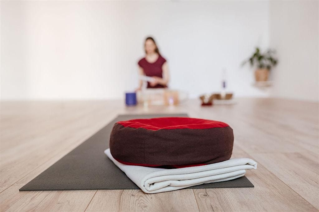AusZEIT Aroma Yoga trifft Soundbath